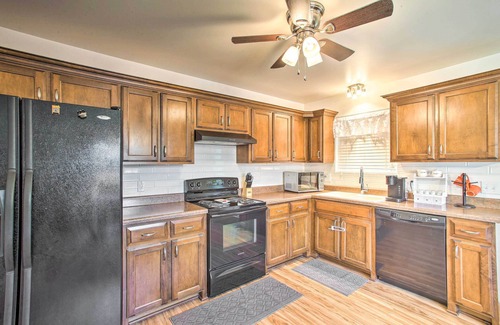 Springfield House | Charming Springfield Escape w/Furnished Deck