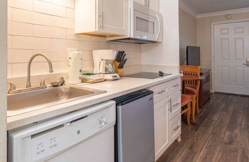 Destin Resort | Charming sresort with WiFi, fitness room in lovely Destin