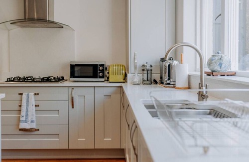 St Davids House | Charming St Davids Cottage with Cathedral Views