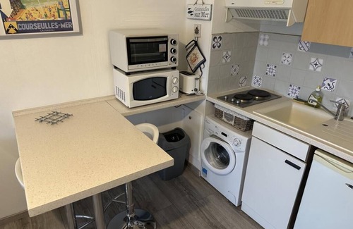 Courseulles-sur-Mer Apartment | Charming Studio overlooking the Port