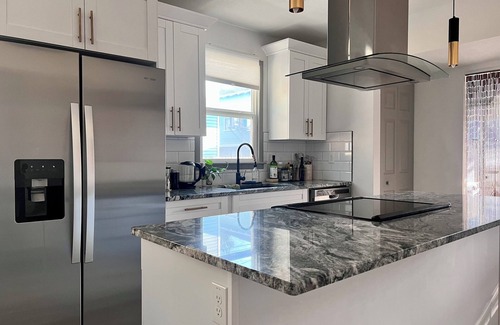 Historic Uptown House | Charming St. Pete Bungalow—Work-Friendly, AC, & Downtown Location