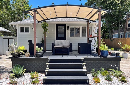 Historic Uptown House | Charming St. Pete Bungalow—Work-Friendly, AC, & Downtown Location