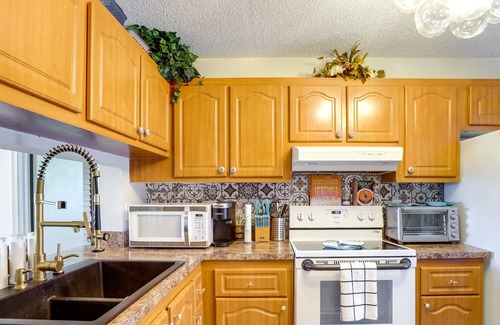 Palma del Mar Condo | Charming St Petersburg Condo ~ 2 Mi to the Beach!