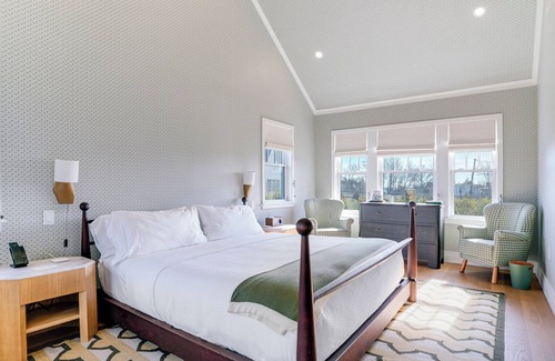 Hampton Bays Hotel | Charming, Stand-alone, ADA Accessible, Garden Cottage at Historic Canoe.