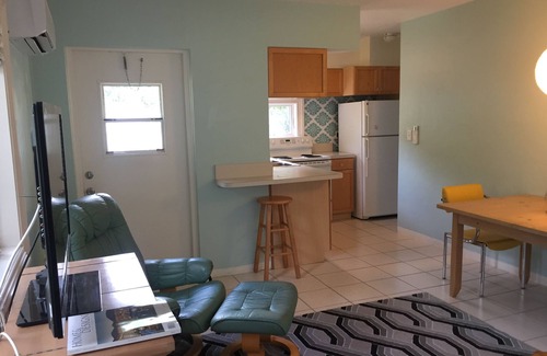 Old Naples Cottage | Charming stand alone Guest House in Naples, 2 blks to beach, 336 1/2 2nd Ave N