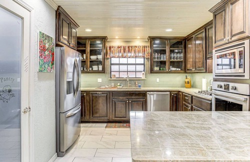 Quail Creek House | Charming Stay | Hot Tub, Patio & Antique Charm