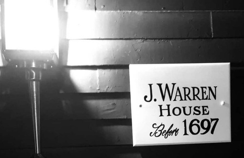 Chelmsford Apartment | Charming Stay in Historic Home - Free Wine - Fireplace - Parking - Self Check-In