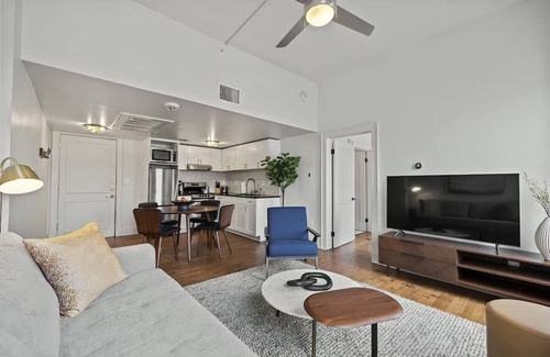 Downtown San Antonio Apartment | Charming Stay w/Modern Comforts | Near San Antonio’s Top Attractions