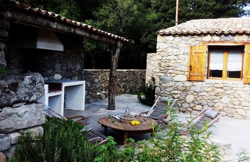 Serra-di-Fiumorbo House | Charming stone house near the sea, in the heart of the maquis.