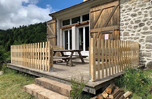 Borne House | Charming stone and wood cottage