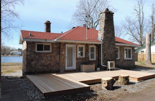 Ottawa Division Cottage | Charming stone cottage with PRIME waterfront on Rideau River