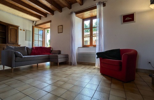 Pinols Cottage | Charming Stone House with 3 Bedrooms Near Village Amenities and Scenic Attractions