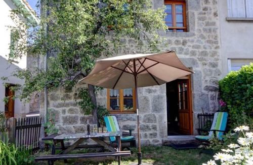 Estivareilles Cottage | Charming Stone Village House with Modern Amenities, Pet-Friendly, Perfect for Outdoor Activities