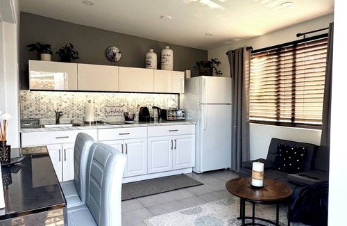 North Miami Beach Apartment | Charming studio in brilliant North Miami Beach with AC