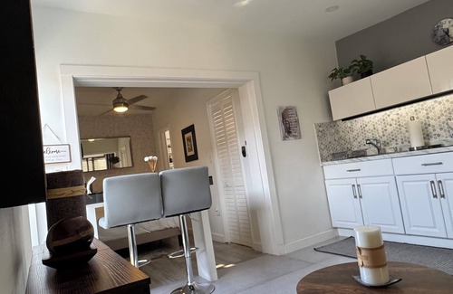 North Miami Beach Apartment | Charming studio in brilliant North Miami Beach with AC