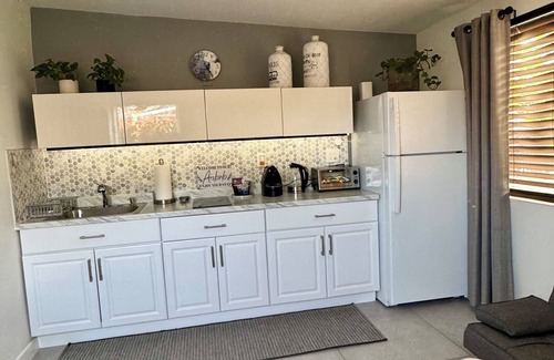 North Miami Beach Apartment | Charming studio in brilliant North Miami Beach with AC