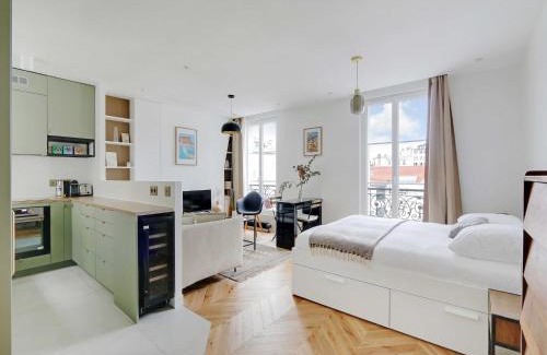 Hopital Saint-Louis Apartment | Charming studio - 2P - Canal Saint-Martin
