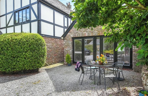 Llangarron Cottage | Charming Studio Apartment in a Tranquil, Historic Village located near Ross-on-Wye.