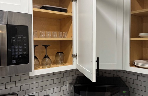 Tremont Apartment | Charming studio apartment in fantastic Cleveland Tremont area