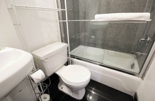 Koreatown Apartment | Charming STUDIO apartment in delightful New York near Empire State Building