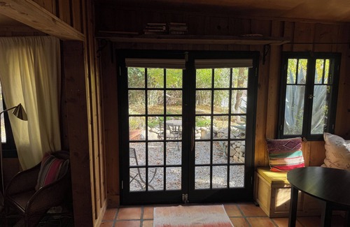 Ojai Cabin | Charming studio cabin with full kitchen in serene downtown Ojai