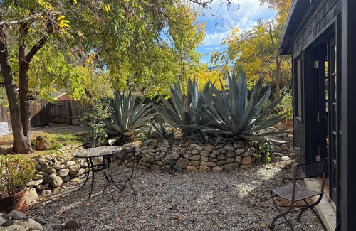 Ojai Cabin | Charming studio cabin with full kitchen in serene downtown Ojai
