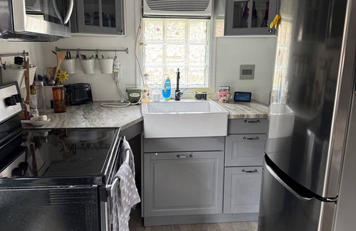 Washington Park Cottage | Charming studio cottage in Wash Park area with WiFi, AC