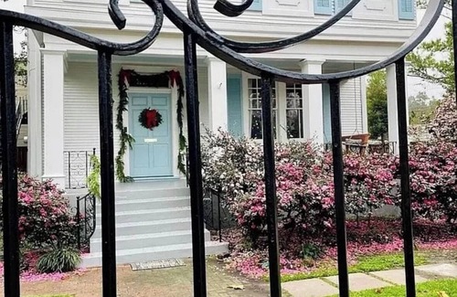 Carrollton Apartment | Charming studio down the block from Tulane