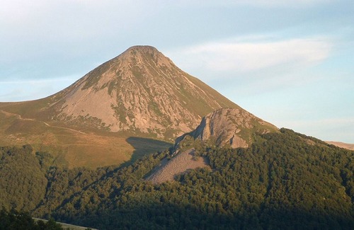 Laveissiere Apartment | Charming Studio Facing Ski Slopes - Pet Friendly, South Exposure