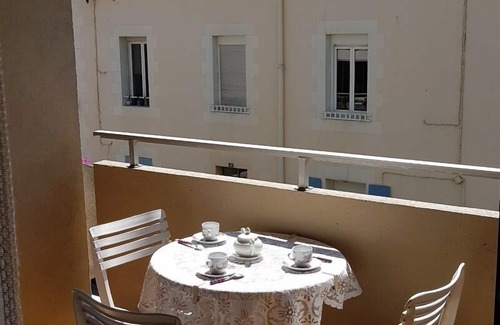 Saint-Malo Apartment | Charming studio for 2 persons with balcony, near the beach of bas-sablons