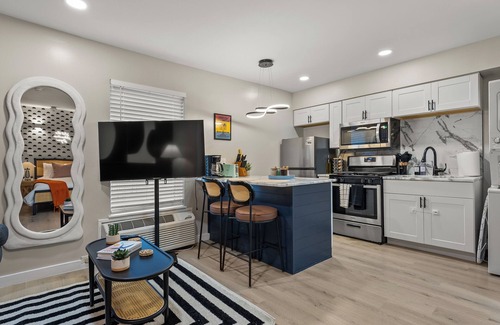 Downtown Memphis Apartment | Charming Studio, Free Parking, Medical District, Mins to DT MEM