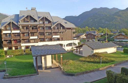 Samoens Apartment | Charming Studio in Central Samoëns with Mountain Views, Ski Storage, and Private Parking