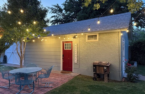 Roswell Apartment | Charming studio in downtown Roswell, New Mexico.