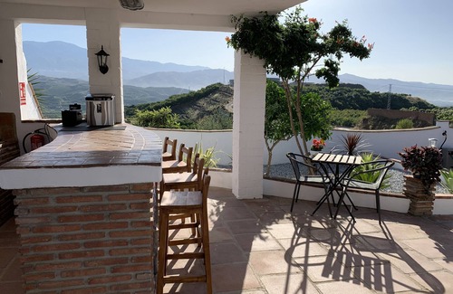 Benamocarra House | Charming studio in a country house near the sea