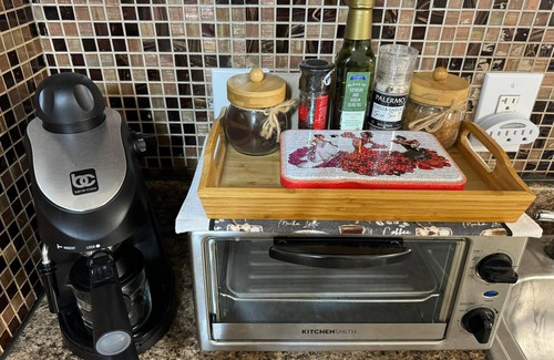 Hialeah Apartment | Charming studio in fabulous Hialeah with AC, WiFi