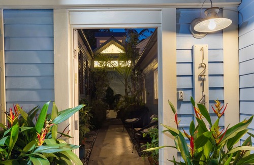 Old Town Apartment | Charming Studio in Historic Key West, 5-Min Bike Ride to Beach & Bikes Included!