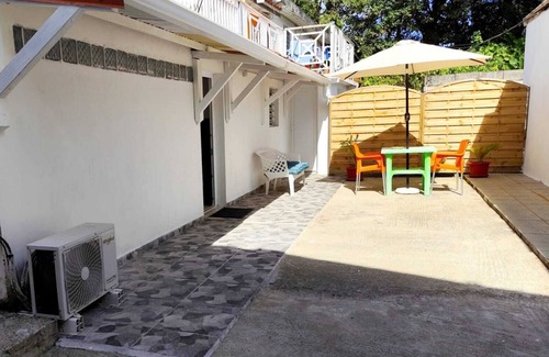 Saint-Joseph Apartment | Charming studio in Saint-Joseph - A haven of peace and discovery.