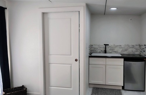 Roseville Apartment | Charming Studio in Roseville