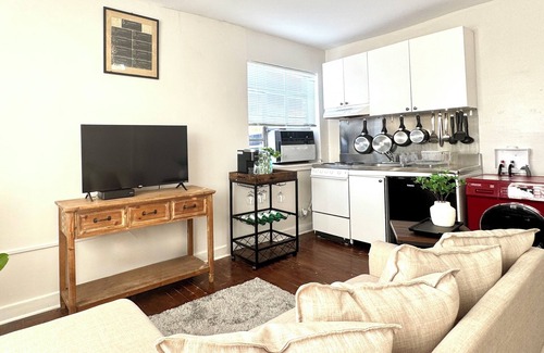 Spanish Town Historic District Apartment | Charming Studio In Historic Spanish Town District Downtown Near State Capitol