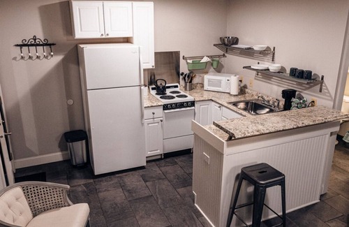 Greencastle Apartment | Charming studio in wonderful Greencastle right by DePauw Campus