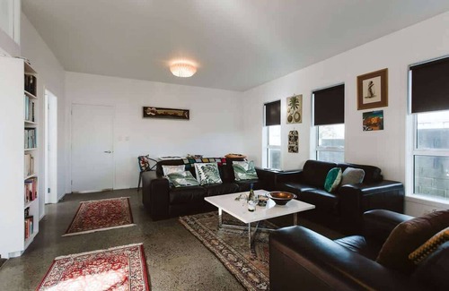 Rewa Villa | Charming Studio Near New Plymouth Beaches