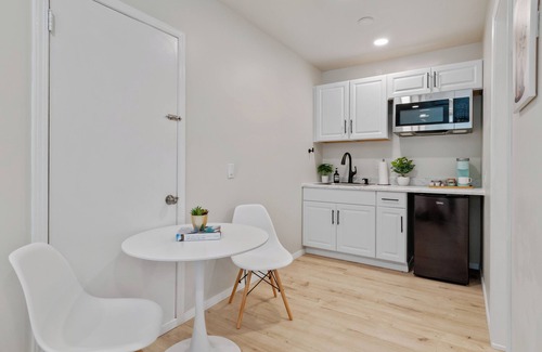 Riverside House | Charming studio near UCR, Downtown & plazas