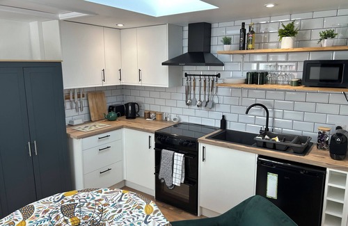 Glastonbury Apartment | Charming studio on the outskirts of Glastonbury with WiFi and parking.