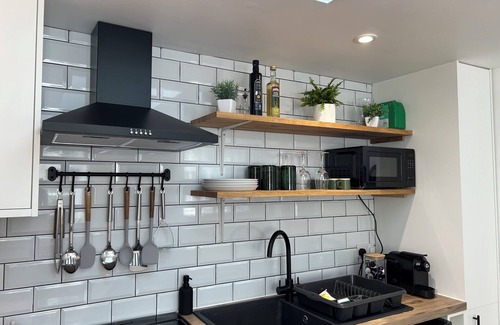 Glastonbury Apartment | Charming studio on the outskirts of Glastonbury with WiFi and parking.