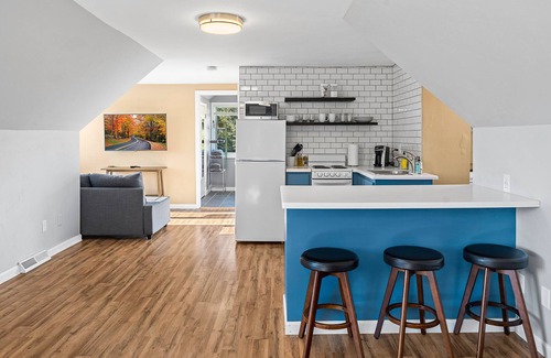 Ephraim Apartment | Charming Studio Over Bakery Fall Escape for Two