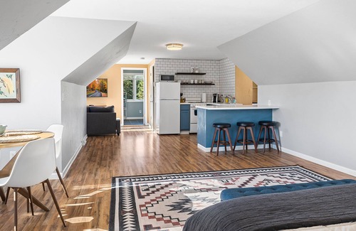 Ephraim Apartment | Charming Studio Over Bakery Fall Escape for Two
