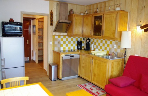Tignes le Lac Apartment | Charming Studio Ski-In/Ski-Out with Balcony, South-Facing View in Tignes Le Lac