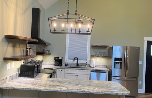 Hendersonville Apartment | Charming studio in beautiful Hendersonville with AC, WiFi, hot tub & gated