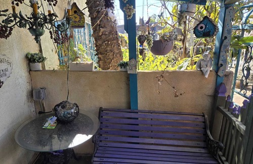 Sunset Park Apartment | Charming studio with WiFi and AC in delightful Santa Monica