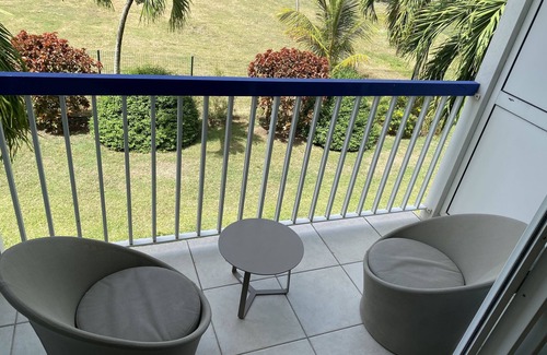 Pointe de la verdure Apartment | Charming studio with superb sea view